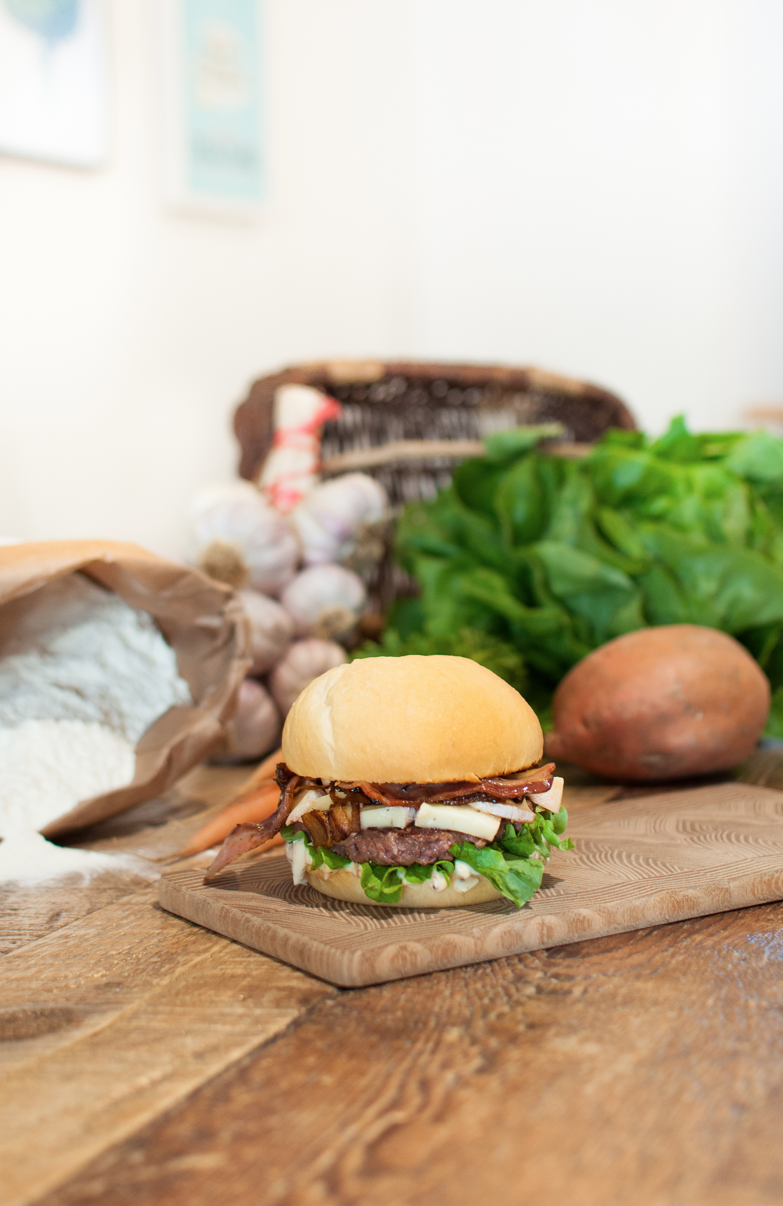 Monsieur Madame - Burger Gourmand Hamburger fait-maison Produits locaux plats végétariens Aix-les-Bains